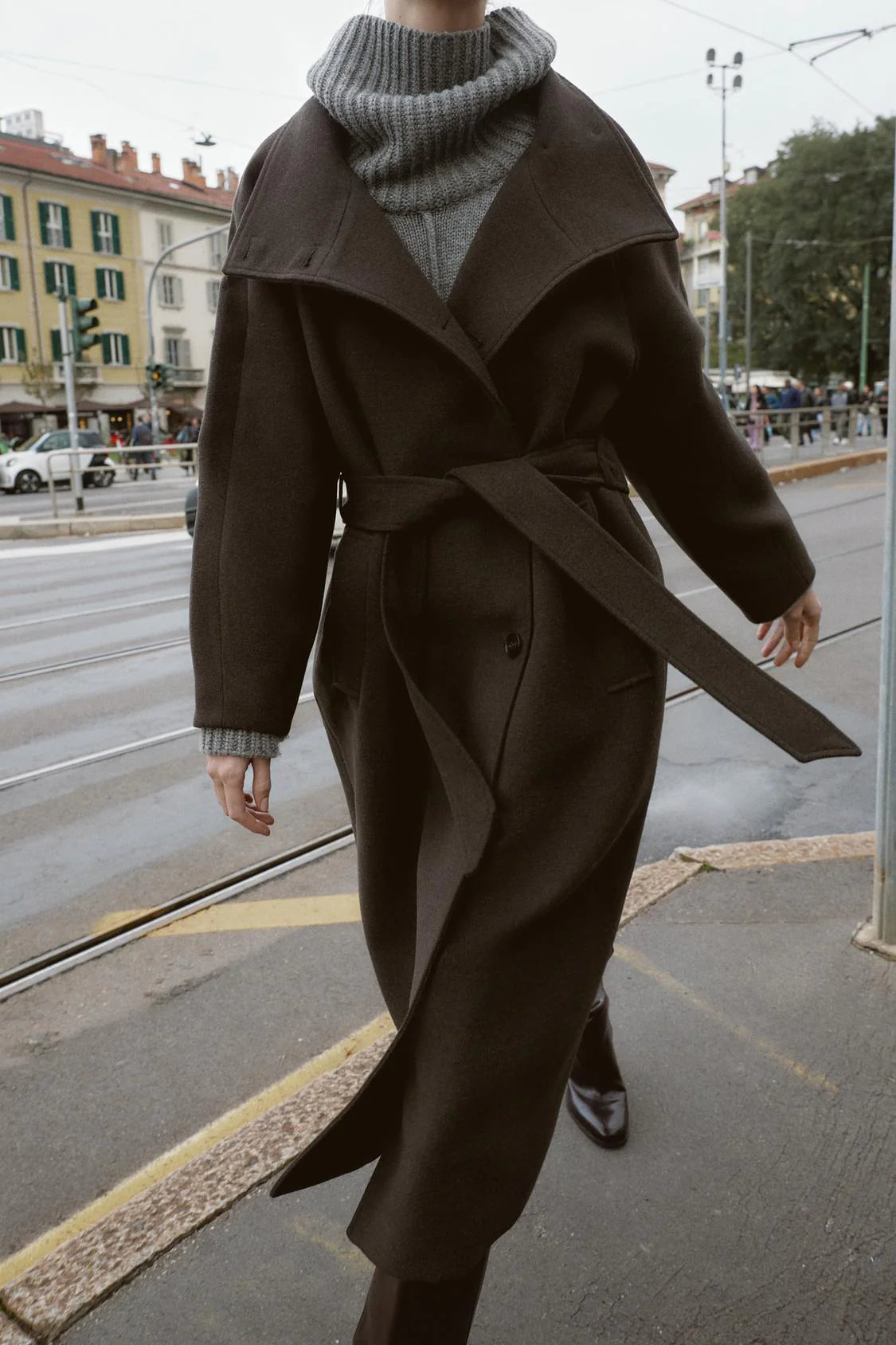 Frostveil™ Wool Coat — Flaunt Your Shape with Breathable Warmth and Effortless Elegance