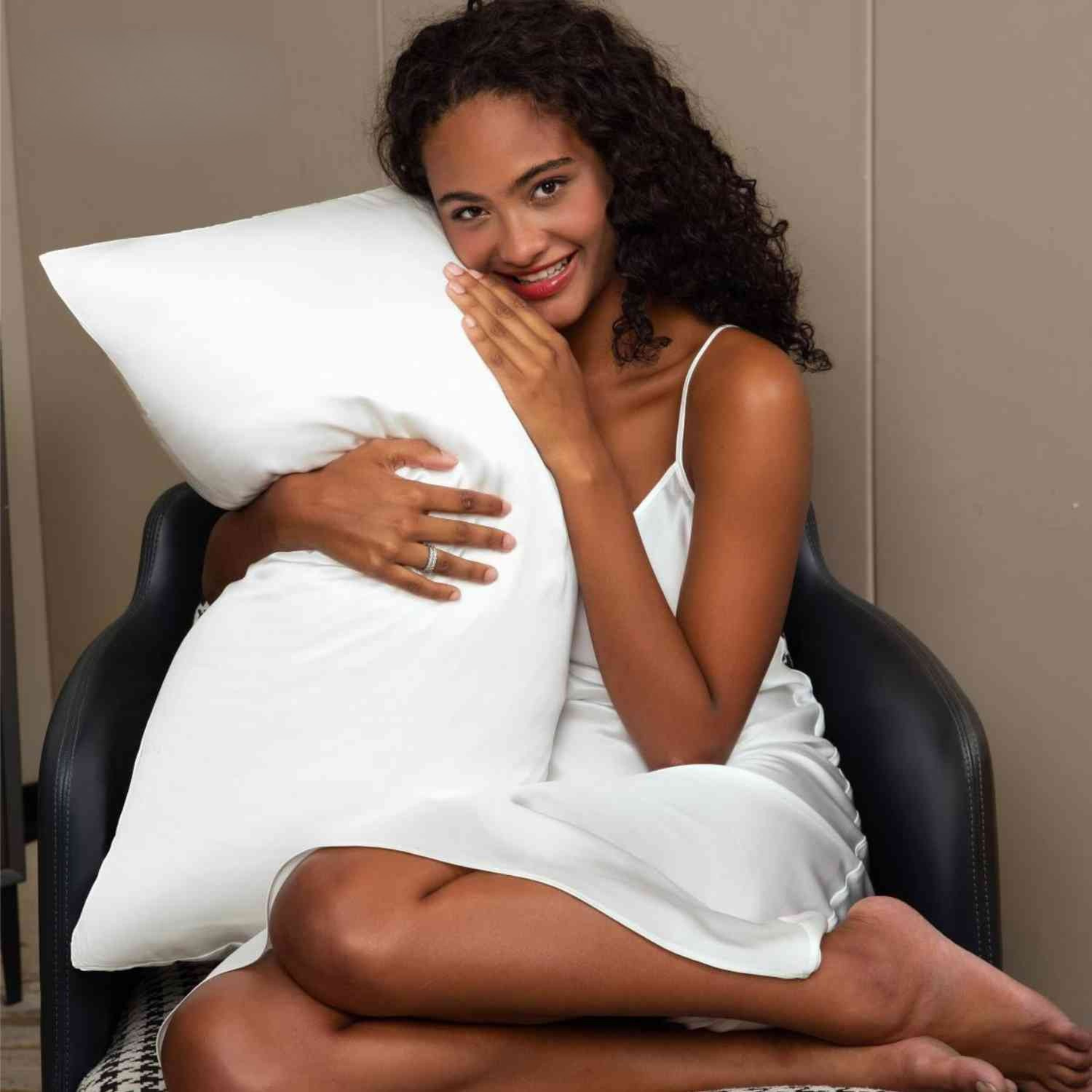Velvettea™ — Wake Up to Frizz-Free Hair and Radiant, Youthful Skin Every Day