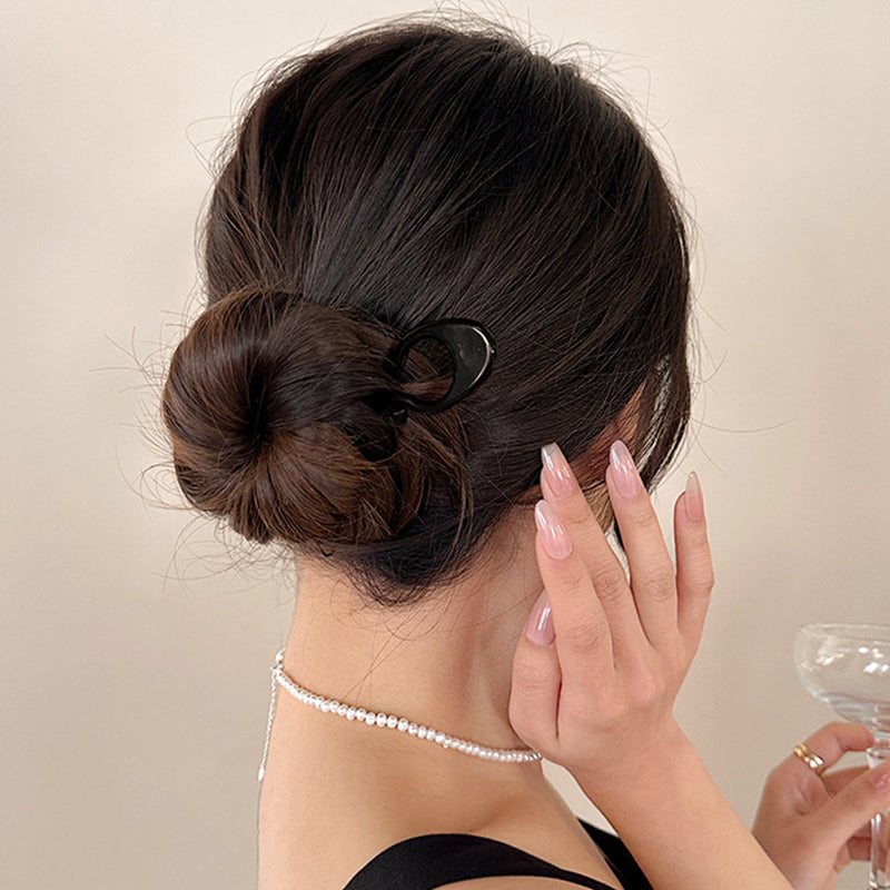 LuxiCurve™ — Snap-In Confidence for Hair That Never Quits All Day