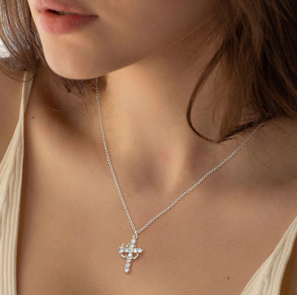 RadianceRise™ Necklace — Ignite Your Inner Strength with Timeless Shine and Comfort