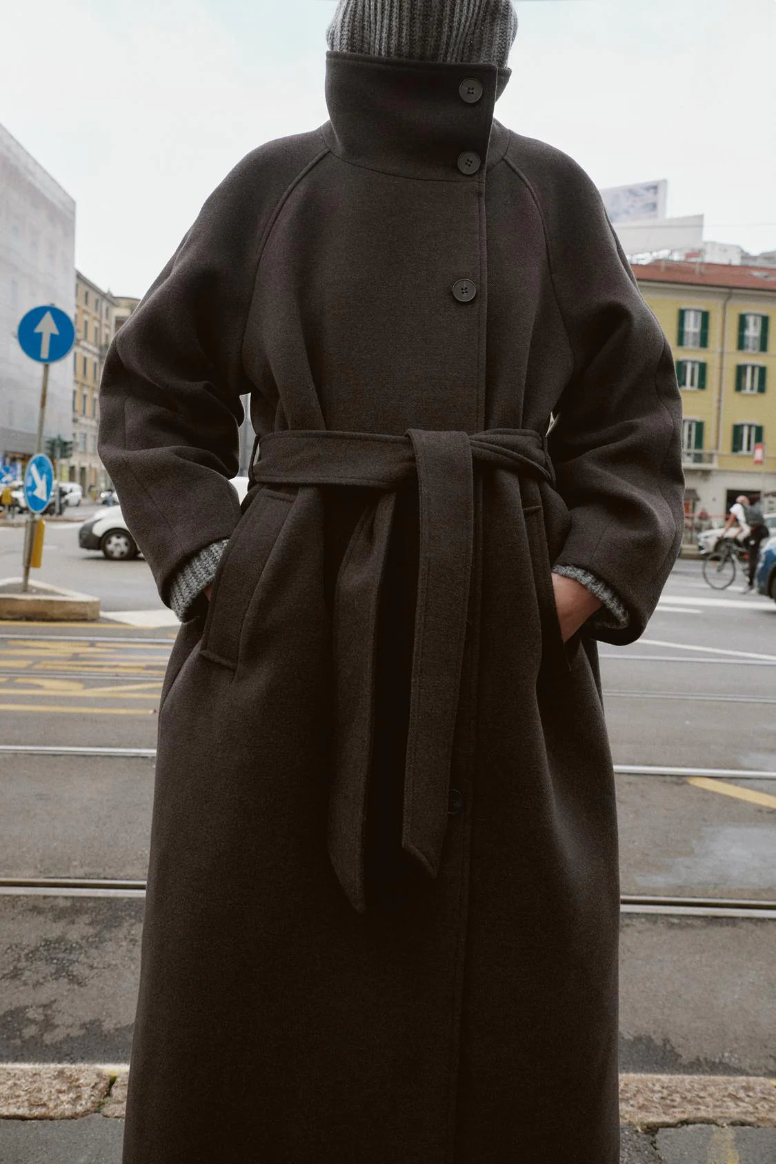 Frostveil™ Wool Coat — Flaunt Your Shape with Breathable Warmth and Effortless Elegance