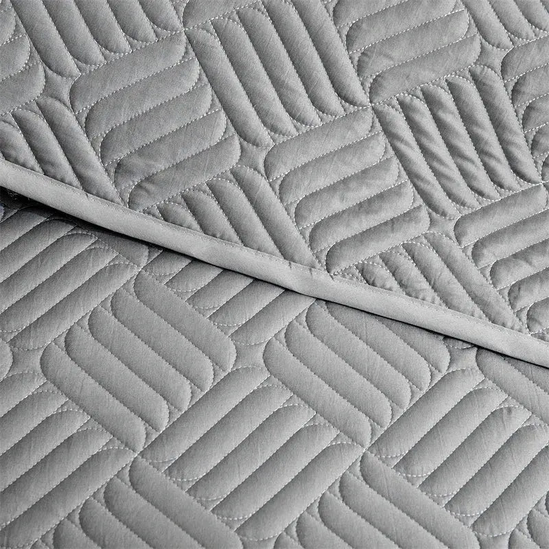 Lightweight Bedspread Set | Double-Sided Quilt Design | Breathable Polyester for Queen Beds