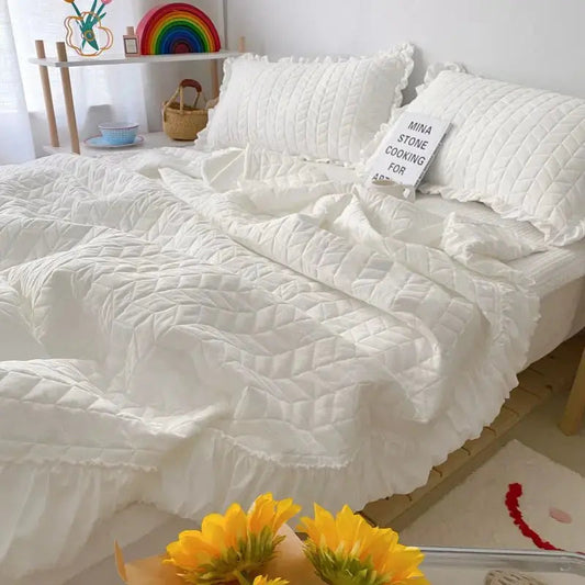 Seersucker Quilt Set | Ruffled Edges & Textured Design | Polyester 3-Piece | Lightweight Breathable