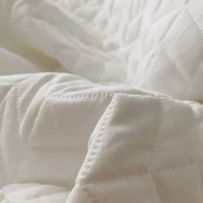 Seersucker Quilt Set | Ruffled Edges & Textured Design | Polyester 3-Piece | Lightweight Breathable