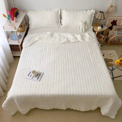 Seersucker Quilt Set | Ruffled Edges & Textured Design | Polyester 3-Piece | Lightweight Breathable