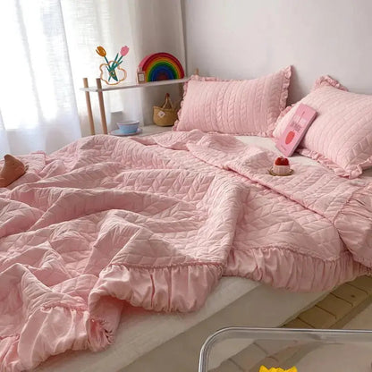 Seersucker Quilt Set | Ruffled Edges & Textured Design | Polyester 3-Piece | Lightweight Breathable