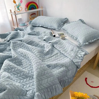 Seersucker Quilt Set | Ruffled Edges & Textured Design | Polyester 3-Piece | Lightweight Breathable