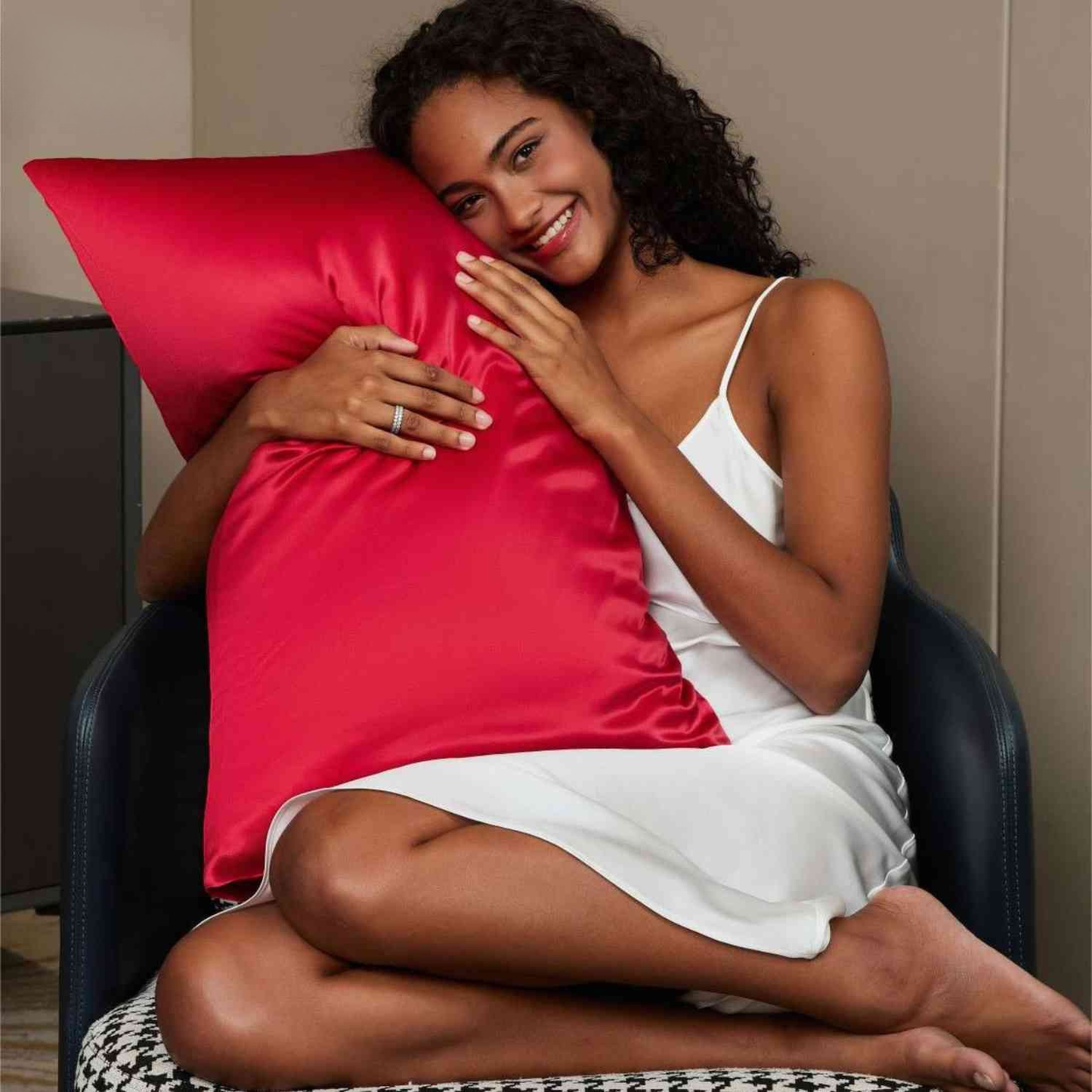 Velvettea™ — Wake Up to Frizz-Free Hair and Radiant, Youthful Skin Every Day