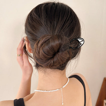 LuxiCurve™ — Snap-In Confidence for Hair That Never Quits All Day