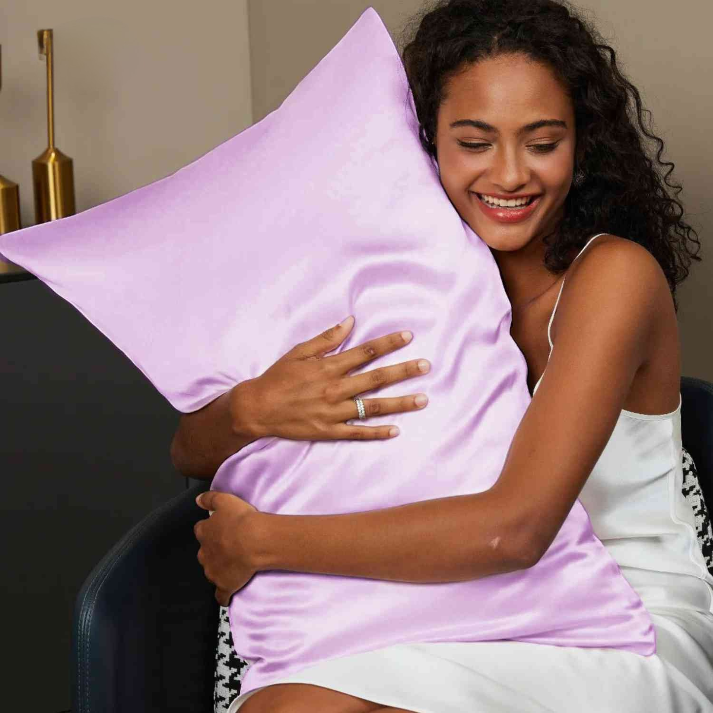 Velvettea™ — Wake Up to Frizz-Free Hair and Radiant, Youthful Skin Every Day