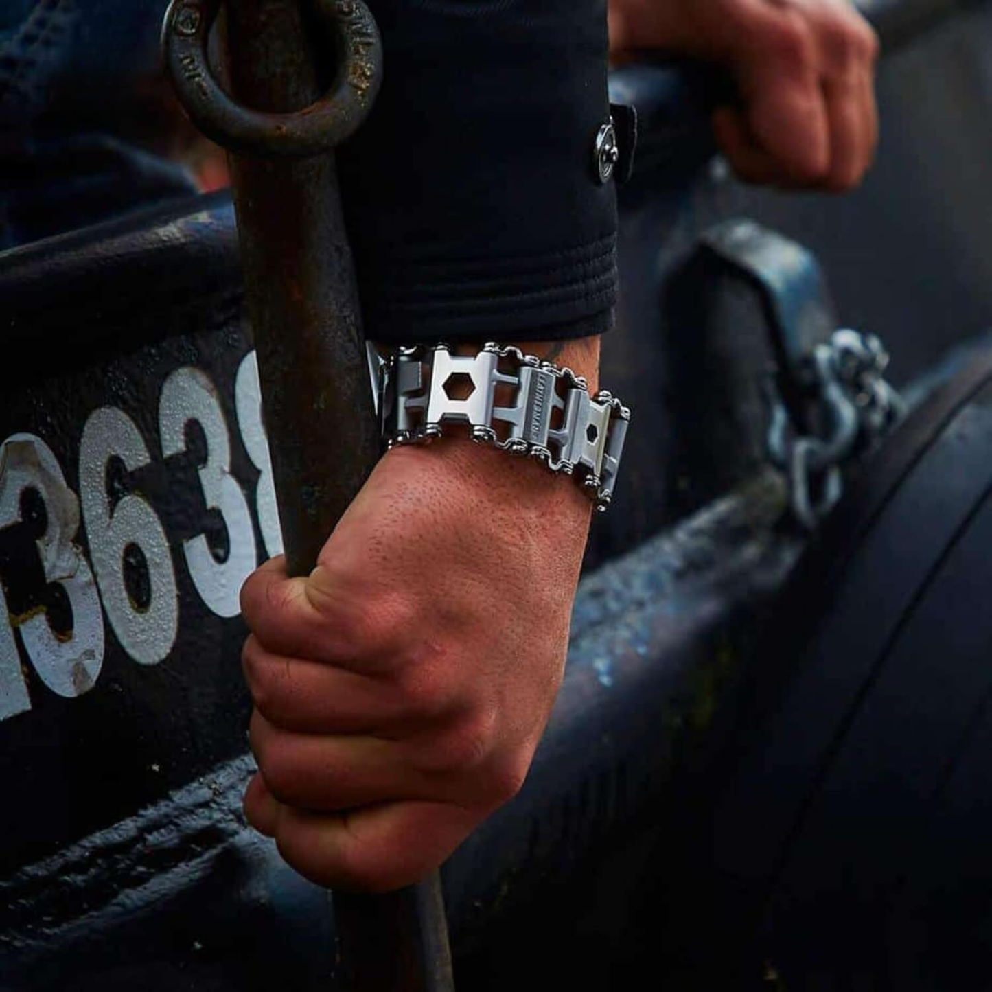 TitanCraft™ Multi-Tool Bracelet — Wear Instant Power to Master Every Challenge with Style and Strength